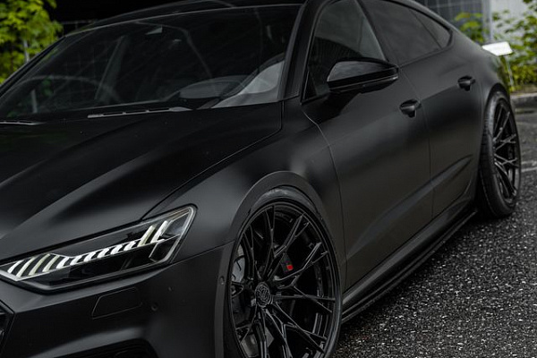 Фото дисков ST Wheels ST9 Черный глянец на Audi A/RS 7 (4K)