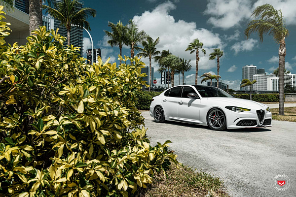 Фото дисков Vossen M-X1 Глянцевый графит на Alfa Romeo Giulia II (952)
