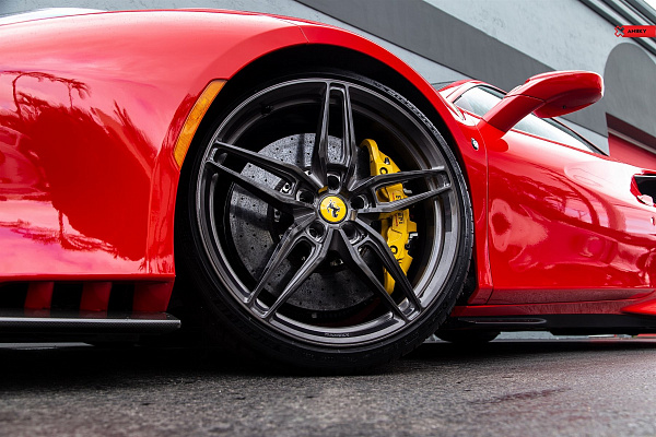 Фото дисков Anrky AN17 Глянцевый темный лак на Ferrari F8