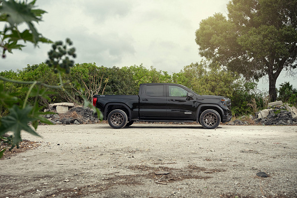 Фото дисков 4PLAY 4P06 Сатиновая бронза на GMC Sierra IV