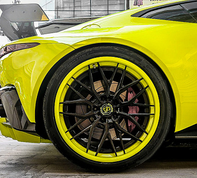 Фото дисков Strasse Wheels SV10M Deep Concave FS на Aston Martin Vantage 2
