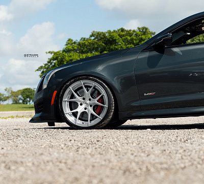 Фото дисков Strasse Wheels SM5R Deep Concave Duoblock на Cadillac ATS