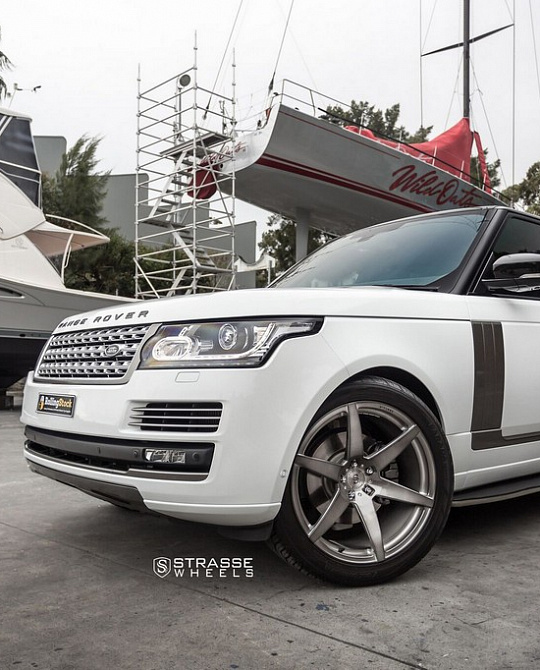 Фото дисков S6 Deep Concave Monoblock Сатиновый темный лак на Range Rover IV