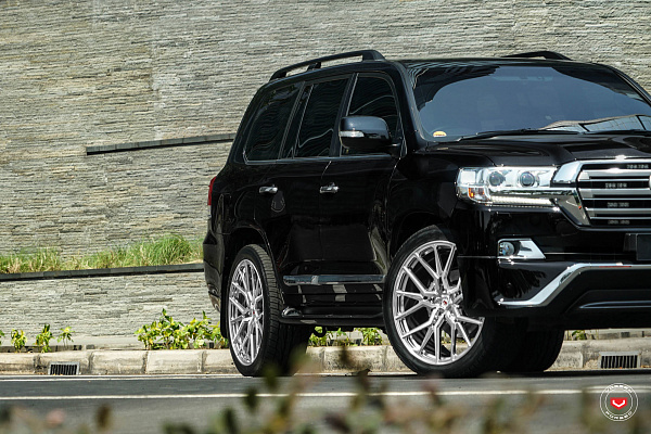 Фото дисков Vossen M-X3 Глянцевый лак на Toyota Land Cruiser 200