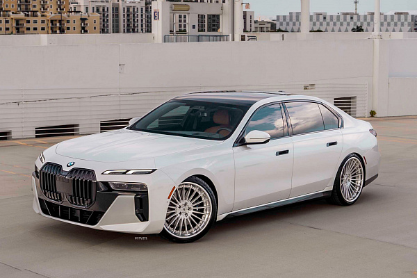 Фото дисков Strasse Wheels SV20 Deep Concave FS Глянцевый лак на BMW 7 (G70)