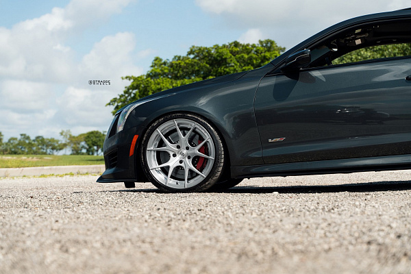 Фото дисков Strasse Wheels SM5R Deep Concave Duoblock Глянцевый темный лак на Cadillac ATS