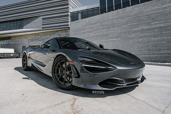 Фото дисков Strasse Wheels SM5R Deep Concave FS Черный сатин на McLaren 720S