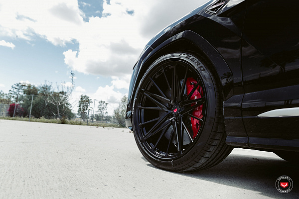 Фото дисков Vossen M-X6 Черный глянец на Lamborghini Urus