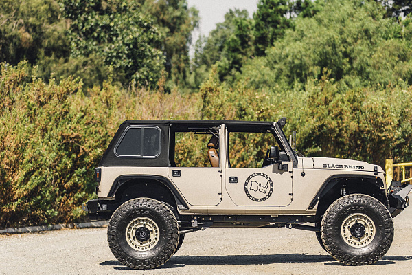 Фото дисков Black Rhino ARMORY  на Jeep Wrangler III (JK)