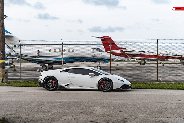 Фото дисков Anrky AN12 Черный глянец на Lamborghini Huracan