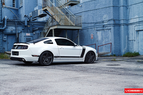 Фото дисков Vossen CV5 Сатиновый графит на Ford Mustang V