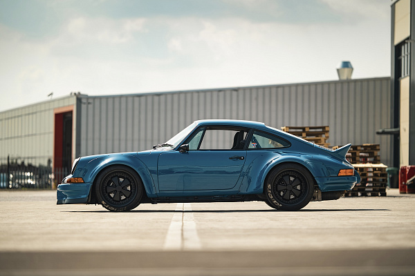 Фото дисков Rotiform FUC Черный матовый на Porsche 911 I