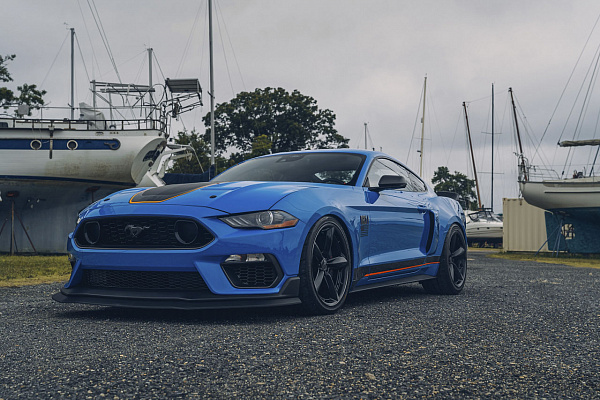 Фото дисков American Racing TTF Черный глянец на Ford Mustang VI