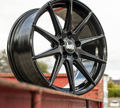 Bola B9