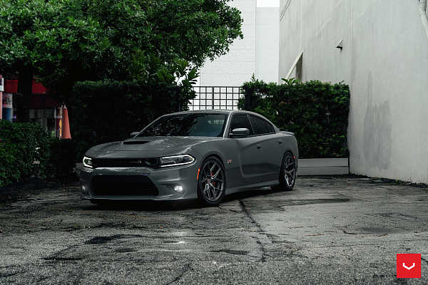 Фото дисков Vossen HF-5 Сатиновый графит на Dodge Charger VII