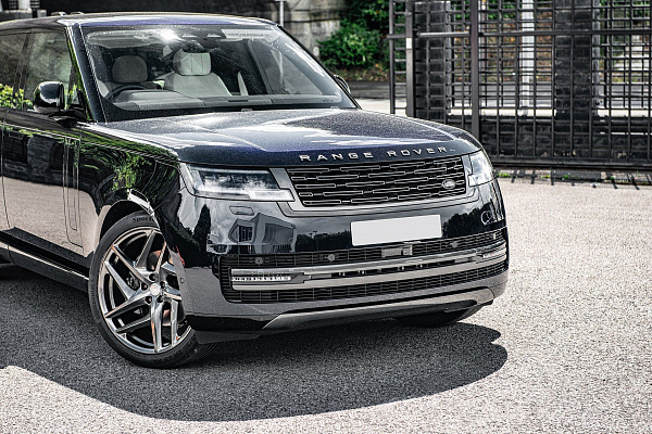 Фото дисков Kahn Type 52 RS Глянцевый тонированный лак на Range Rover V
