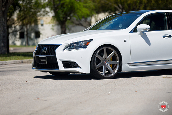 Фото дисков Vossen CG-207 Глянцевый лак на Lexus LS IV
