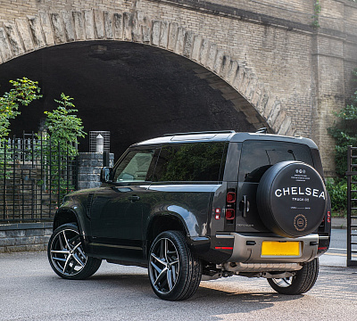 Фото дисков Kahn Type 52 RS на Land Rover Defender II