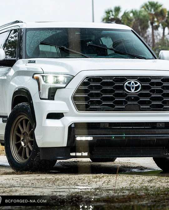 Фото дисков TD01 Сатиновая бронза на Toyota Sequoia III