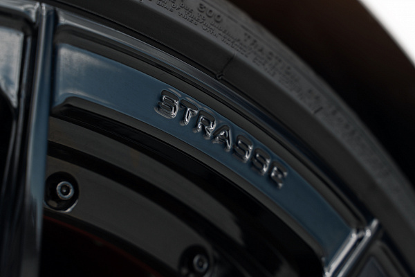 Фото дисков Strasse Wheels SV10 Deep Concave Duoblock Черный глянец на Audi R8 (4S)