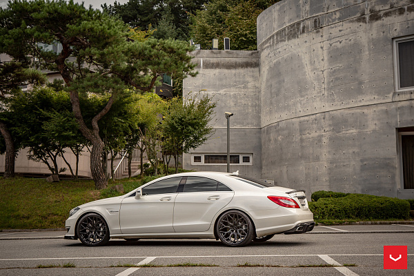 Фото дисков Vossen HF-2 Черный глянец на Mercedes-Benz CLS (C218)