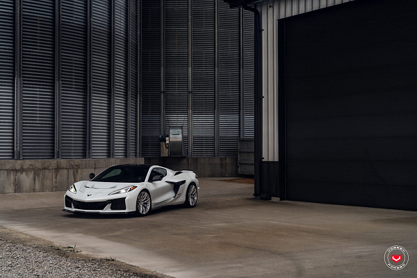 Фото дисков Vossen S21-02 Глянцевый лак на Chevrolet Corvette C8