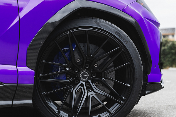 Фото дисков Brixton Forged VL4 Черный глянец на Lamborghini Urus