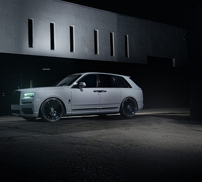 Фото дисков Strasse Wheels SV101 Deep Concave Duoblock RR на Rolls-Royce Cullinan