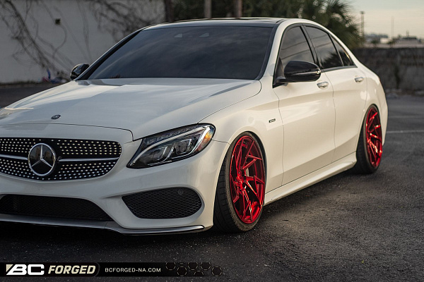 Фото дисков BC Forged HCA222 Красный глянец на Mercedes-Benz C-Class (W205)