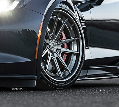 Фото дисков Strasse Wheels SV1 Deep Concave FS на Chevrolet Corvette C7