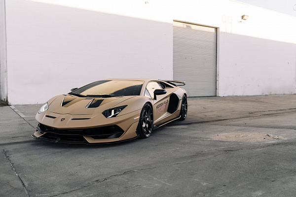 Фото дисков Brixton Forged NC01-R Черный сатин на Lamborghini Aventador
