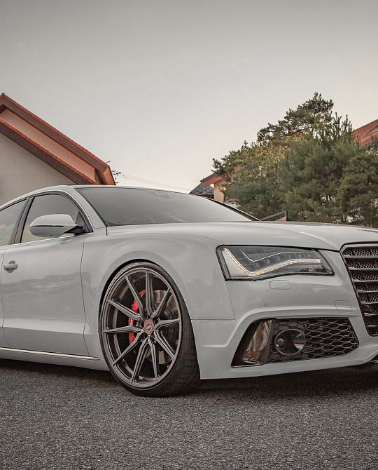 Фото дисков HF-3 Сатиновый графит на Audi A/S 8 (D4)