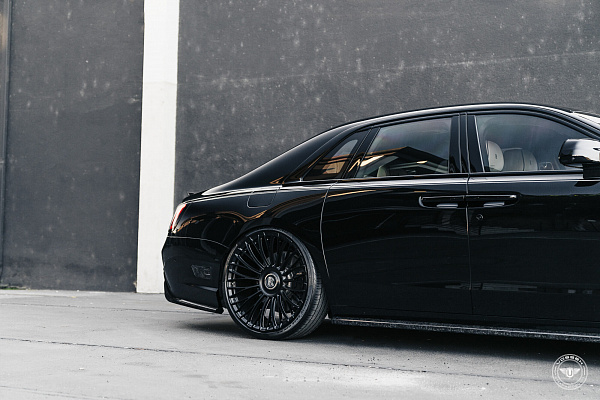 Фото дисков Vossen UV-6 Черный сатин на Rolls-Royce Ghost II