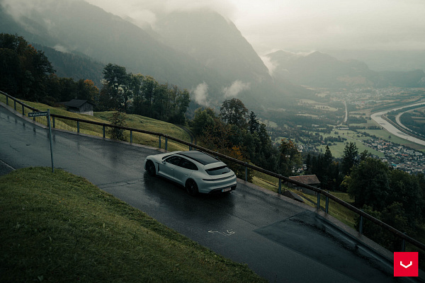 Фото дисков Vossen HF-8 Черный глянец на Porsche Taycan I