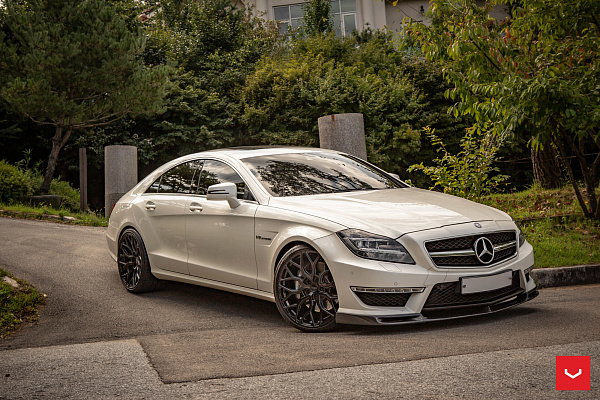 Фото дисков Vossen HF-2 Черный глянец на Mercedes-Benz CLS (C218)