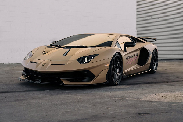 Фото дисков Brixton Forged NC01-R Черный сатин на Lamborghini Aventador