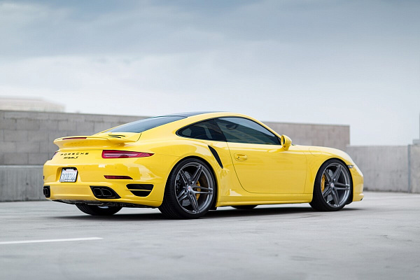 Фото дисков HRE P107 Глянцевый темный лак на Porsche 911 VII