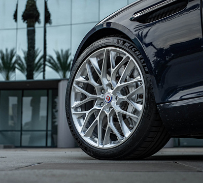 Фото дисков HRE P200 на Aston Martin Rapide 2