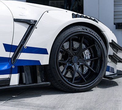 Фото дисков Strasse Wheels SM5R Deep Concave FS на Nissan GT-R