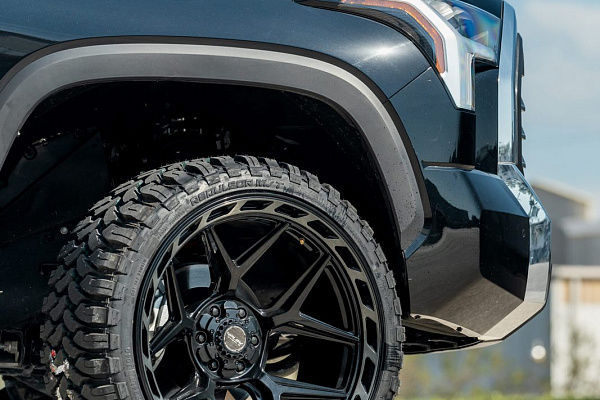 Фото дисков 4PLAY 4P55 Черный глянец на Toyota Tundra III