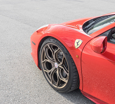 Фото дисков HRE P111SC на Ferrari 458