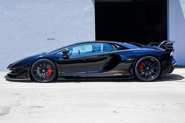 Фото дисков Strasse Wheels SV10 Deep Concave FS Черный сатин на Lamborghini Aventador