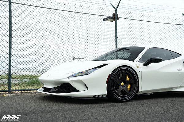 Фото дисков 1886 Wheels S005 Черный сатин на Ferrari F8