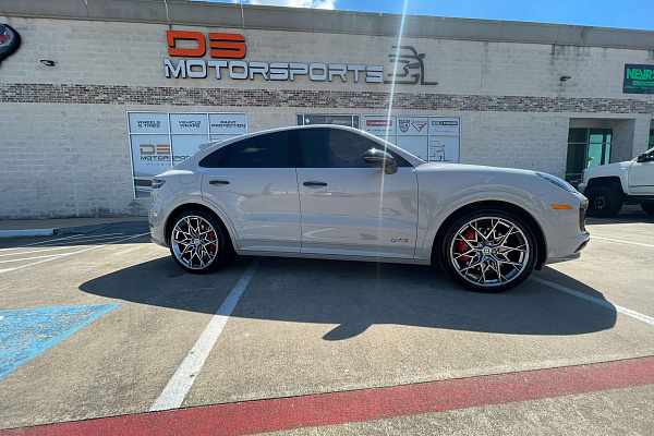 Фото дисков HRE FF10 Серебро на Porsche Cayenne III