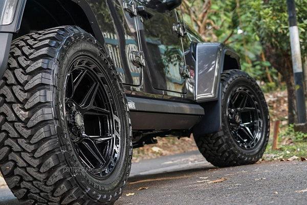 Фото дисков 4PLAY 4P55 Черный глянец на Jeep Wrangler IV (JL)