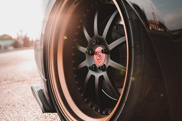 Фото дисков Strasse Wheels R10 Performance Другой цвет на Nissan GT-R