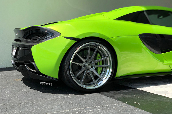Фото дисков Strasse Wheels SV1 Deep Concave FS Сатиновый темный лак на McLaren 570S