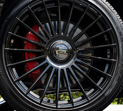 Фото дисков Vossen HF-8 на Cadillac Escalade V