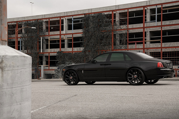 Фото дисков Savini SL1 Черный глянец на Rolls-Royce Ghost I