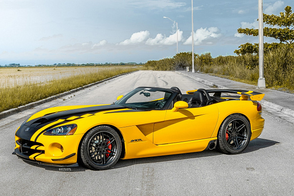 Фото дисков Strasse Wheels SV2-6 Deep Concave FS Черный матовый на Dodge Viper